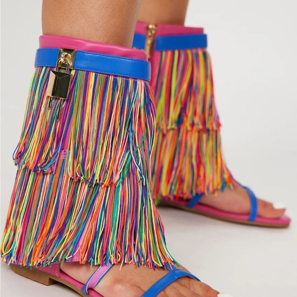 NWOT CAPE ROBBIN FRINGE FOLD OVER MULTI COLOR PADLOCK SANDALS SZ8.5